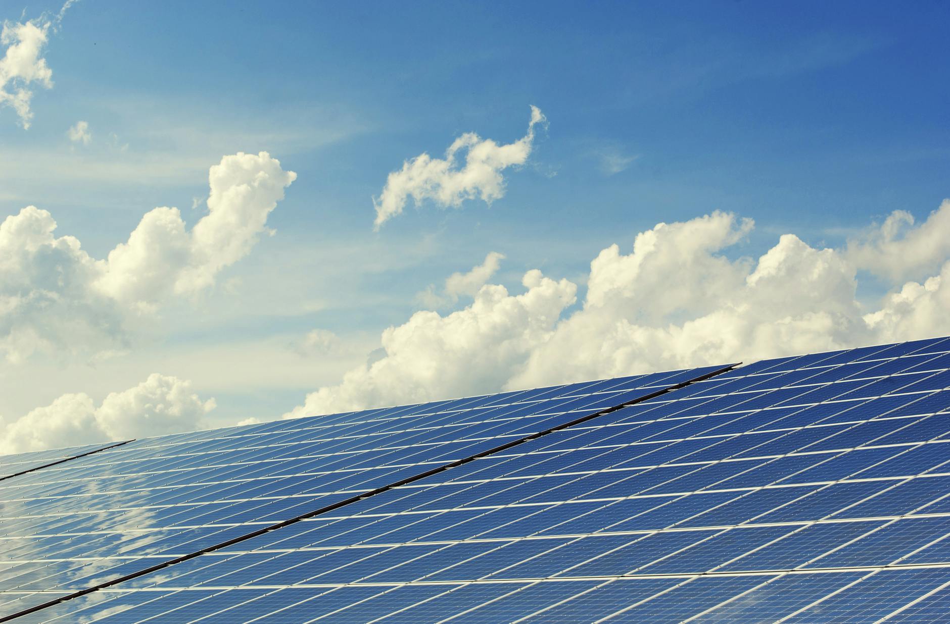 Panouri Fotovoltaice pentru o Energie Regenerabilă